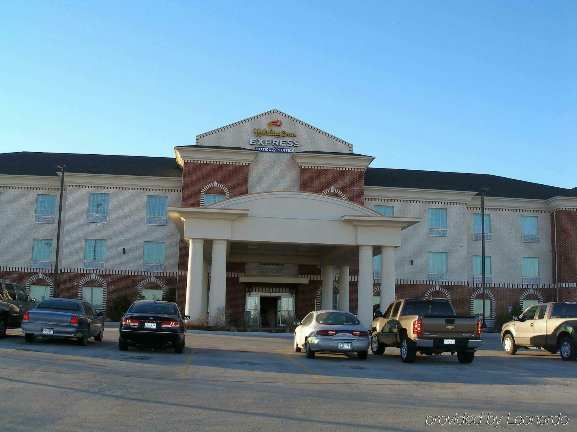 Holiday Inn Express Hotel & Suites Pampa, An Ihg Hotel Exterior photo